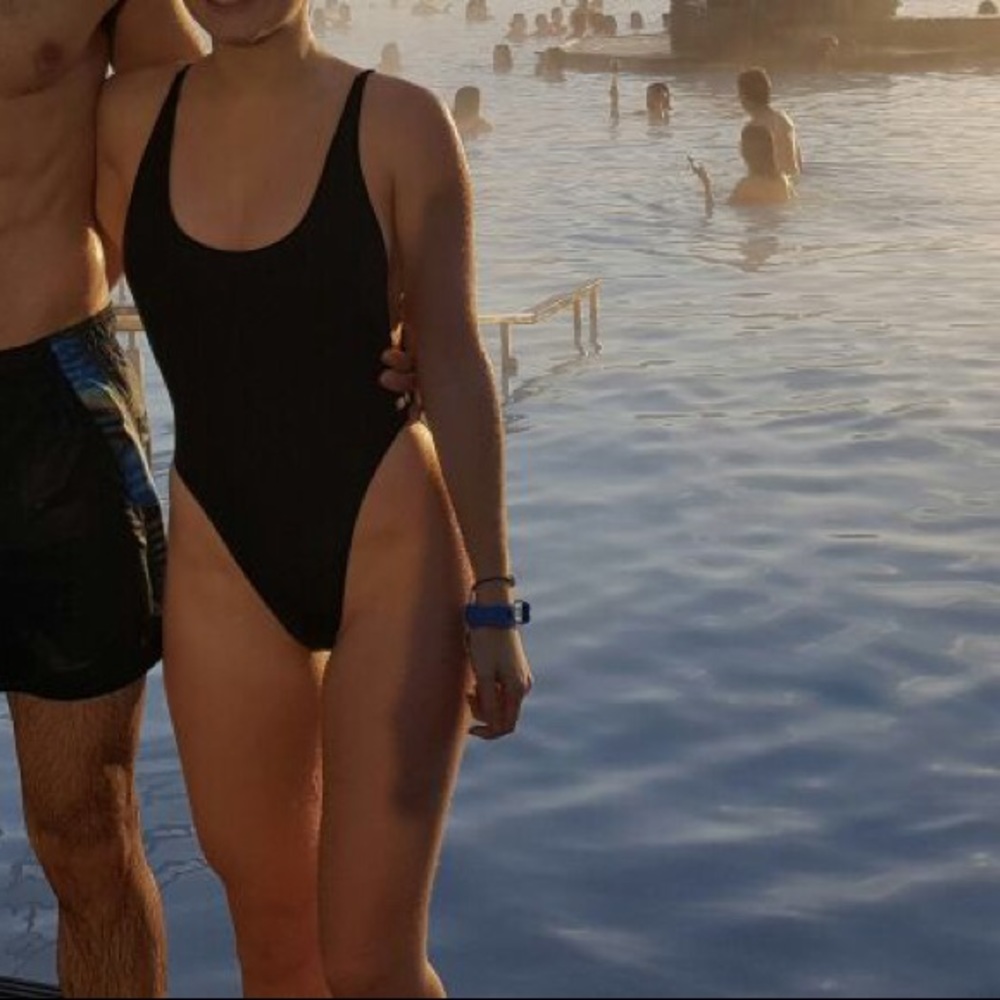 HIGH LEG ONE PIECE